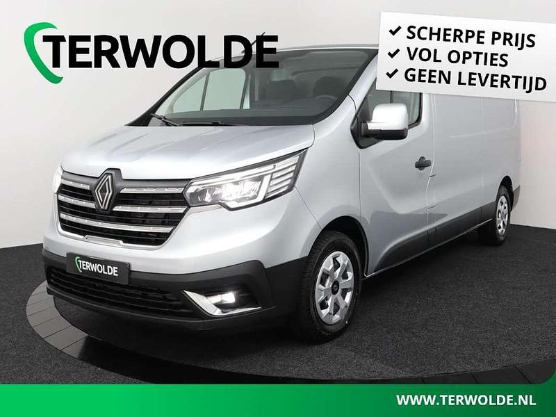 Grijs Gebruikt 2024 Renault Trafic MPV | € 28.445 (Eerlijke prijs) - Afbeelding 1/2
