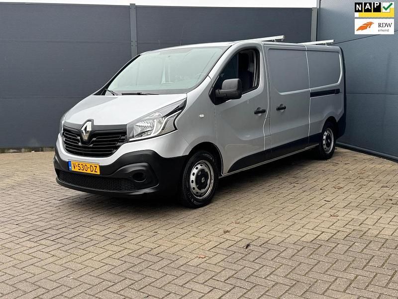 (metallic) Occasion 2017 Renault Trafic MPV | € 9.950 (Goede deal) - Afbeelding 1/4
