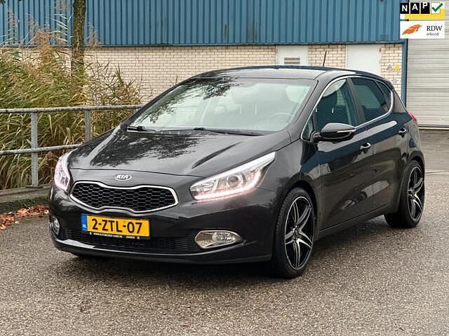 Zwart Gebruikt 2015 Kia Ceed Hatchback | € 10.950 (Eerlijke prijs) - Afbeelding 1/4
