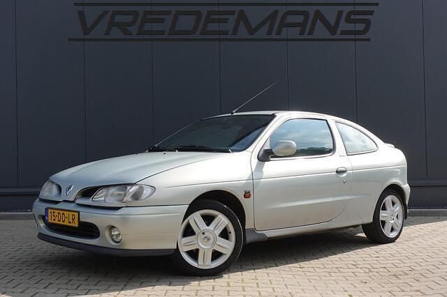 Grijs Gebruikt 1999 Renault Mégane Coupé | € 950 (Eerlijke prijs) - Afbeelding 1/4