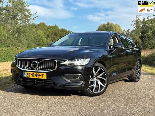 Zwart Occasion 2019 Volvo V60 Momentum Stationwagen | € 18.950 - Afbeelding 1/4