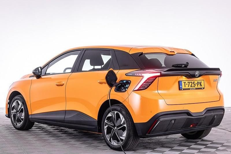 Occasion MG MG4 EV Comfort 150 kW (204 PK) 2023 Oranje Hatchback