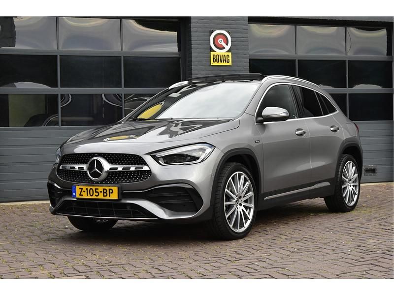 Grijs Occasion 2020 Mercedes GLA250 AMG line SUV | € 37.950 (Eerlijke prijs) - Afbeelding 1/4