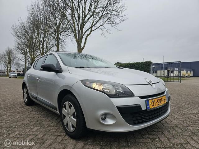 Grijs Gebruikt 2011 Renault Mégane III Hatchback | € 2.799 (Eerlijke prijs) - Afbeelding 1/4