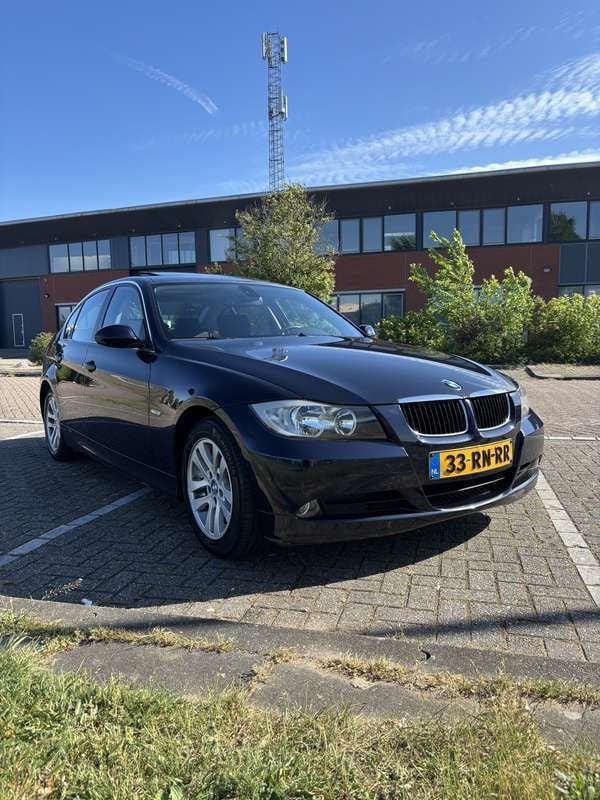 Blauw Gebruikt 2005 BMW 320 Sedan | € 4.295 (Goede deal) - Afbeelding 1/4
