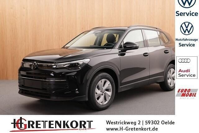 Zwart Gebruikt 2024 VW Tiguan Life SUV | € 50.411 (Iets duurder) - Afbeelding 1/4