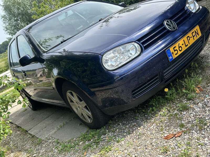 Blauw Gebruikt 2003 VW Golf IV Trendline Hatchback | € 750 (Super prijs) - Afbeelding 1/4