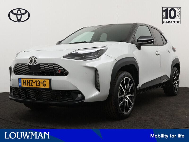 Grijs Gebruikt 2023 Toyota Yaris Hybrid Limited Hatchback | € 31.945 - Afbeelding 1/3