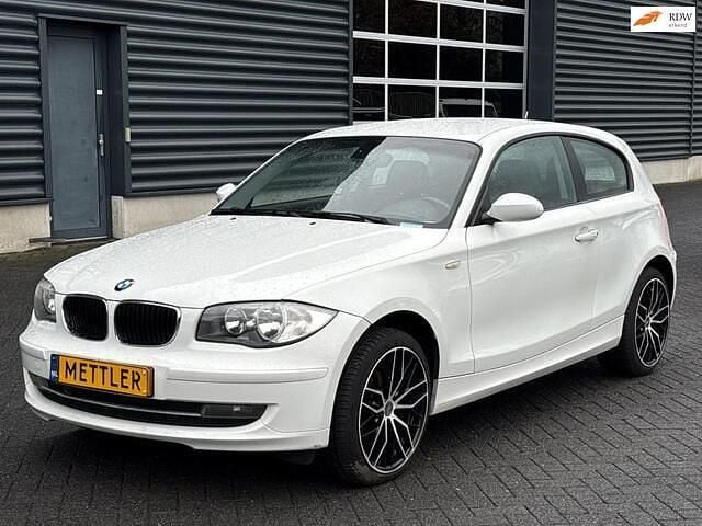 Wit Occasion 2009 BMW 118 Hatchback | € 1.450 (Super prijs) - Afbeelding 1/4