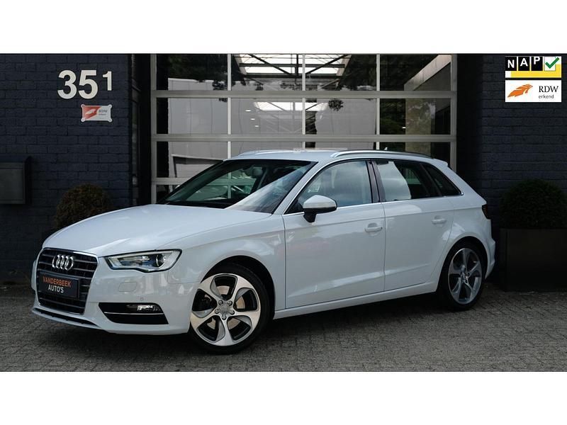 Wit Gebruikt 2013 Audi A3 Sportback Ambiente Hatchback | € 14.950 (Eerlijke prijs) - Afbeelding 1/2