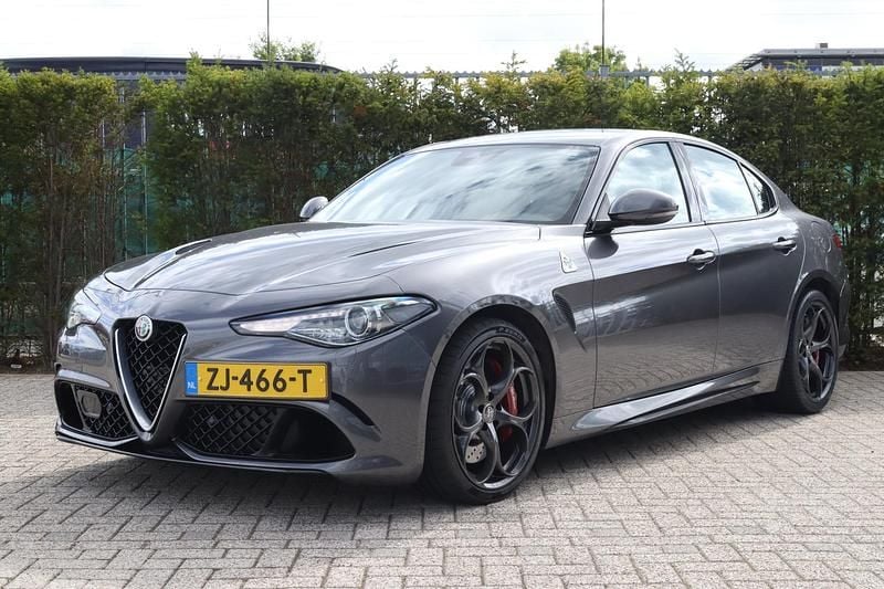 Grijs Occasion 2018 Alfa Romeo Giulia Quadrifoglio Sedan | € 53.895 (Super prijs) - Afbeelding 1/4