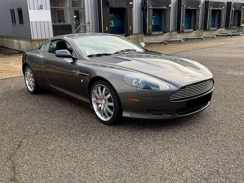 Grijs Gebruikt 2005 Aston Martin DB9 Coupé | € 39.999 - Afbeelding 1/4