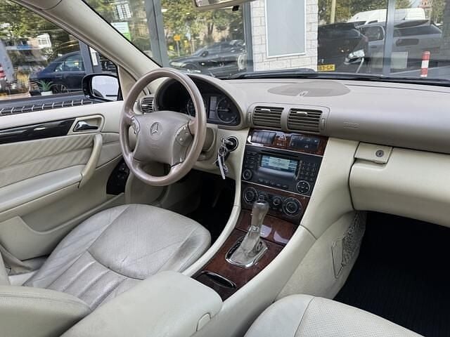 Zwart Gebruikt 2005 Mercedes C220 Elegance Sedan | € 3.350 (Eerlijke prijs) - Afbeelding 1/4