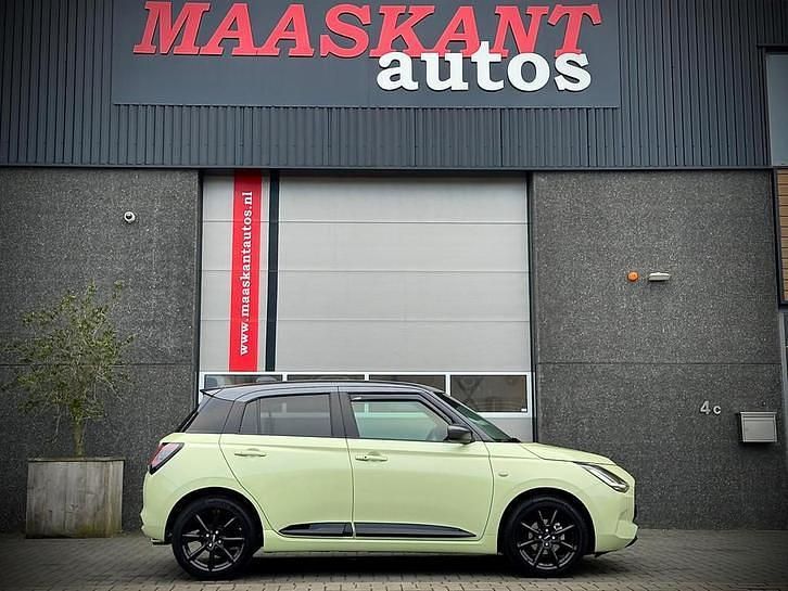 Geel Occasion 2024 Suzuki Swift Hatchback | € 20.500 (Eerlijke prijs) - Afbeelding 1/4