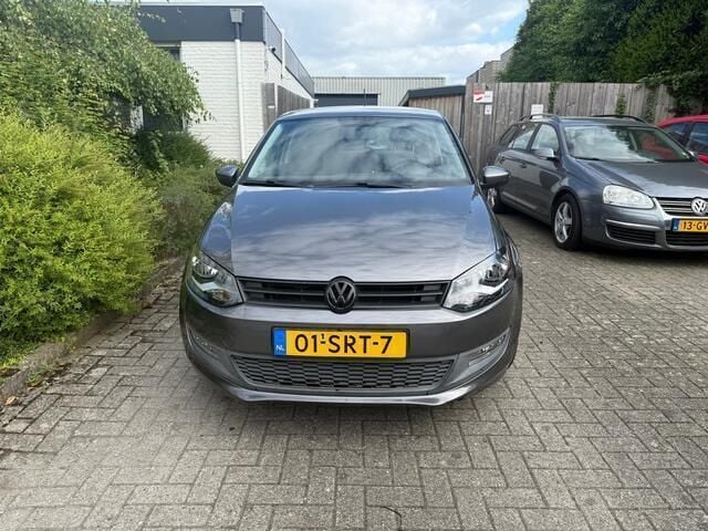 Grijs Gebruikt 2011 VW Polo Hatchback | € 4.200 (Eerlijke prijs) - Afbeelding 1/4