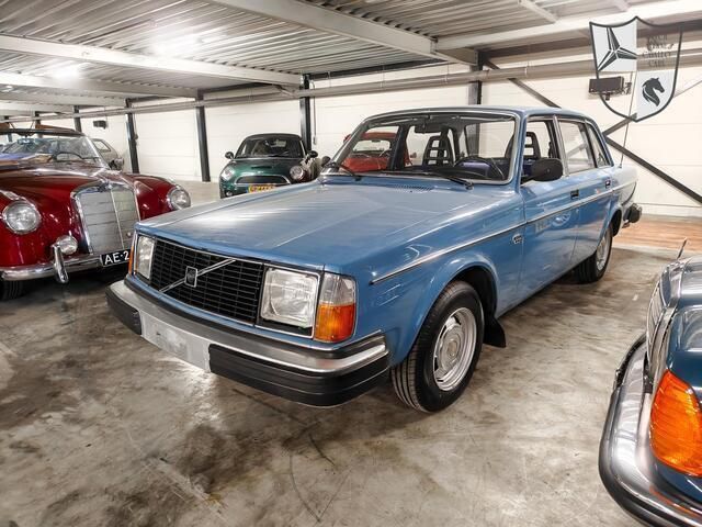 Blauw Gebruikt 1979 Volvo 244 Sedan | € 12.950 - Afbeelding 1/4