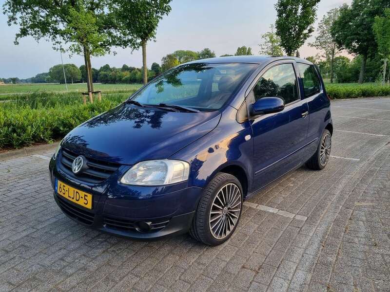 Blauw Gebruikt 2010 VW Fox Trendline Hatchback | € 1.999 (Eerlijke prijs) - Afbeelding 1/4