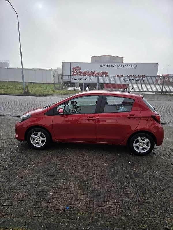 Occasion Toyota Yaris 69 PK (50 kW) 2016 Rood Hatchback