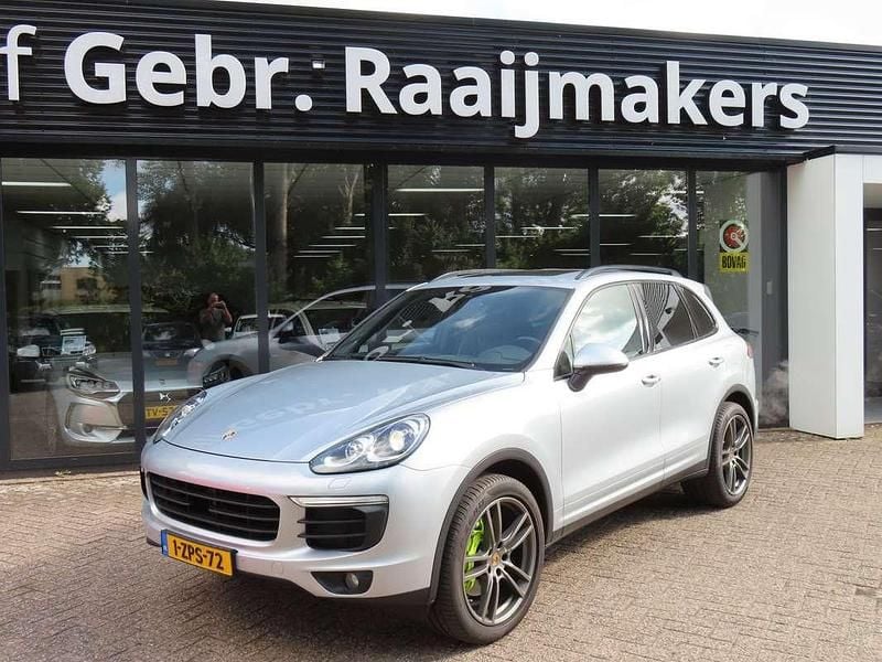 Grijs, metallic lak Gebruikt 2015 Porsche Cayenne SUV | € 25.900 (Super prijs) - Afbeelding 1/4