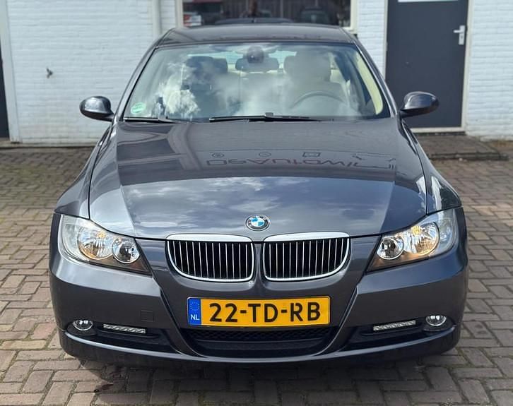 Occasion BMW 318 Executive 129 PK (94 kW) 2006 Grijs, metallic lak Sedan