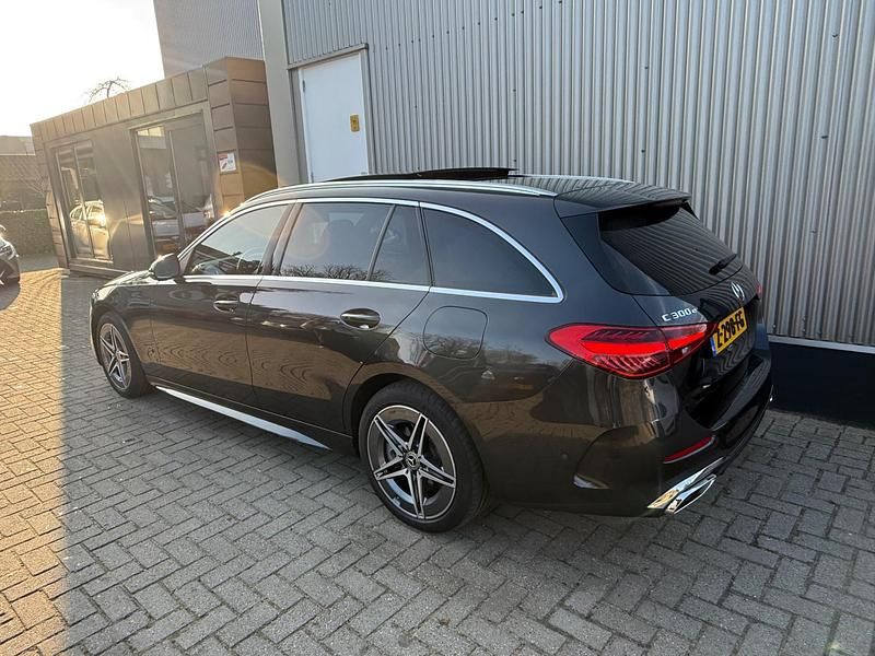Occasion Mercedes C300 AMG line 204 PK (150 kW) 2024 Grijs Stationwagen