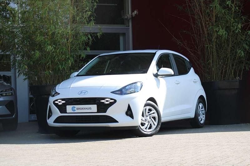 Wit Gebruikt 2023 Hyundai i10 Comfort Hatchback | € 13.400 (Goede deal) - Afbeelding 1/4
