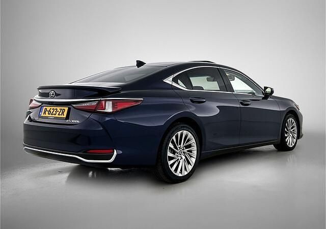 Occasion Lexus ES300H President Line 218 PK (160 kW) 2023 Blauw metallic Sedan
