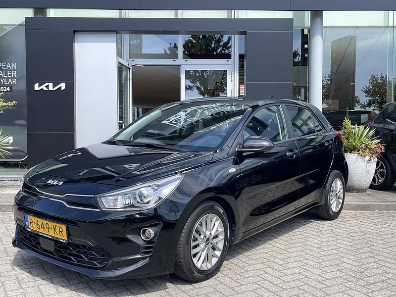 Zwart Gebruikt 2022 Kia Rio Hatchback | € 20.945 (Duur) - Afbeelding 1/4