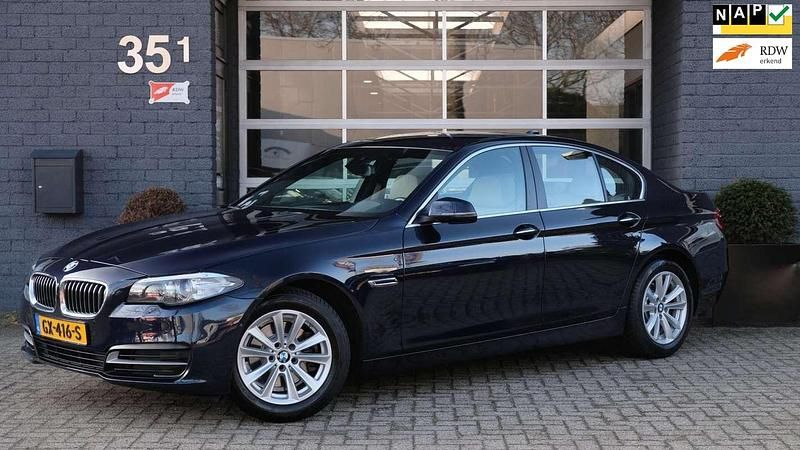 Blauw (metallic) Occasion 2015 BMW 520 Executive Sedan | € 16.950 (Eerlijke prijs) - Afbeelding 1/4