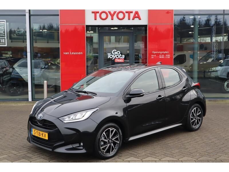 Zwart Gebruikt 2023 Toyota Yaris Hatchback | € 21.390 (Eerlijke prijs) - Afbeelding 1/4