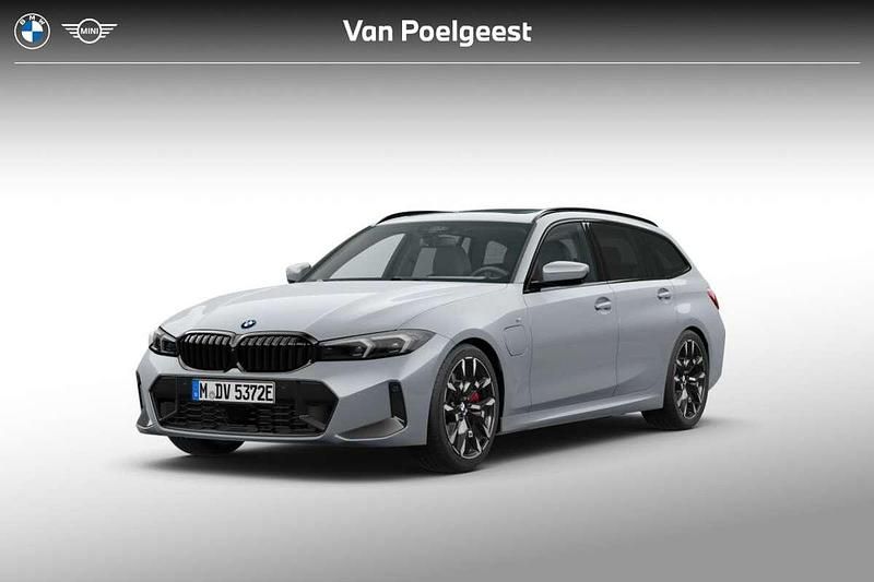 Grijs Nieuw 2025 BMW 330e M Sport Stationwagen | € 75.276 (Iets duurder) - Afbeelding 1/4