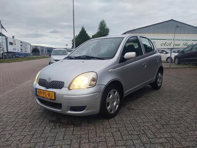 Grijs Gebruikt 2004 Toyota Yaris Sol Hatchback | € 2.195 (Eerlijke prijs) - Afbeelding 1/4