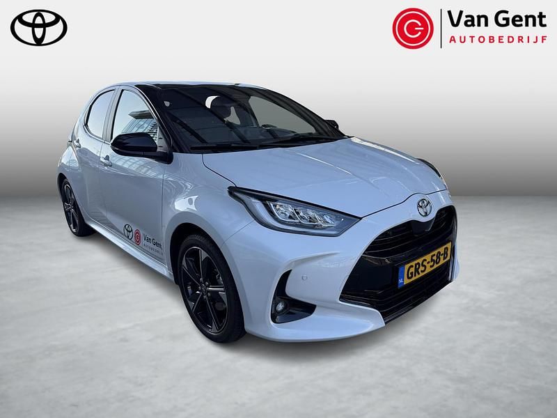 Wit Gebruikt 2024 Toyota Yaris Hybrid Edition Hatchback | € 32.999 - Afbeelding 1/4