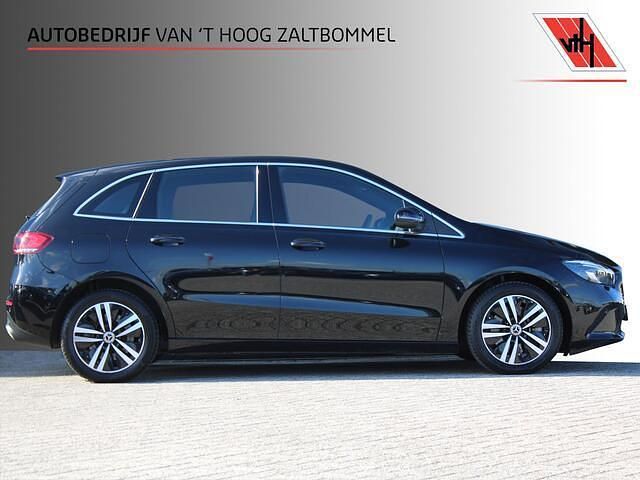 Zwart Gebruikt 2021 Mercedes E250 Luxury MPV | € 26.400 (Goede deal) - Afbeelding 1/4