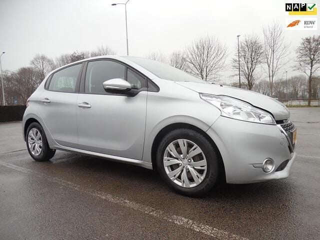 Grijs (metallic) Occasion 2012 Peugeot 208 Envy Hatchback | € 3.350 (Goede deal) - Afbeelding 1/4