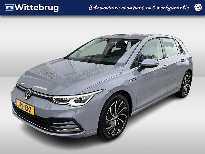 Grijs Gebruikt 2022 VW Golf VIII Style Hatchback | € 24.450 (Goede deal) - Afbeelding 1/2