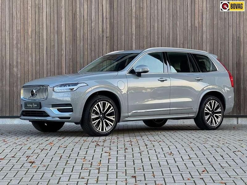 Grijs, metallic lak Gebruikt 2024 Volvo XC90 Plus SUV | € 62.900 - Afbeelding 1/4