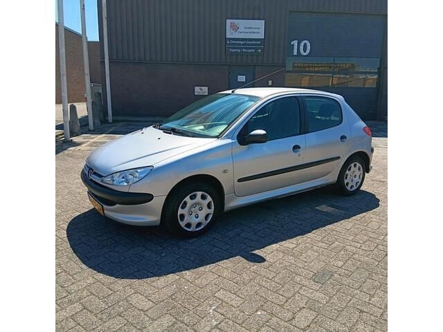 Grijs Gebruikt 2006 Peugeot 206 Hatchback | € 1.875 (Eerlijke prijs) - Afbeelding 1/4