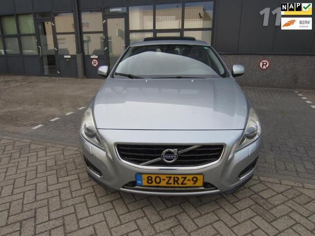 Grijs Gebruikt 2013 Volvo V60 Summum Stationwagen | € 6.995 (Eerlijke prijs) - Afbeelding 1/4