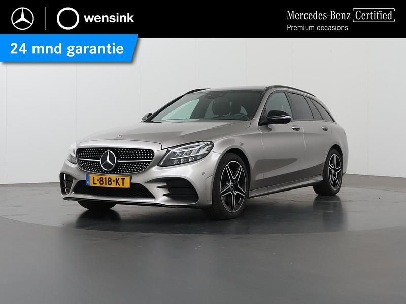 Grijs, metallic lak Gebruikt 2021 Mercedes C180 Business Stationwagen | € 30.850 (Eerlijke prijs) - Afbeelding 1/4