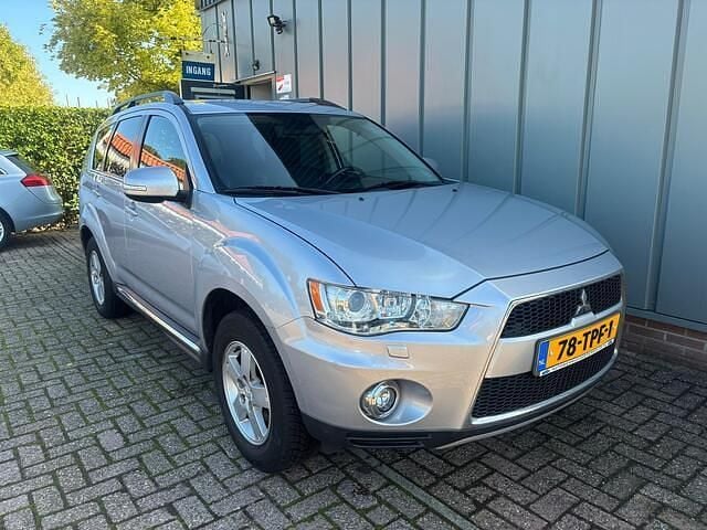 Grijs Gebruikt 2012 Mitsubishi Outlander Edition SUV | € 6.950 (Goede deal) - Afbeelding 1/4