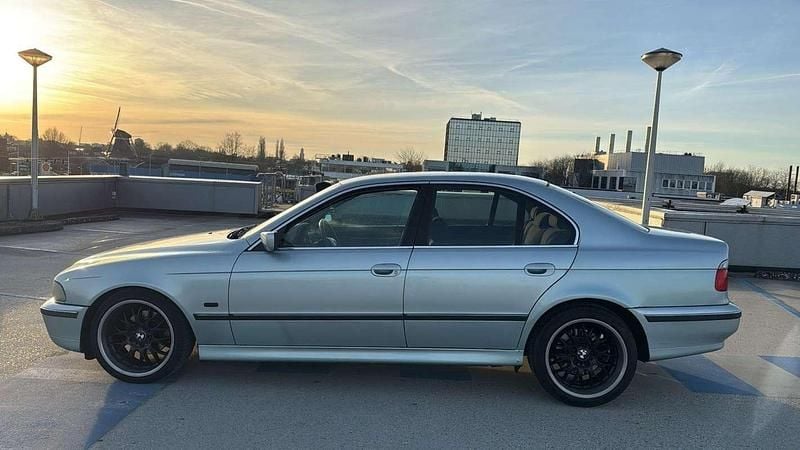 Groen Occasion 2000 BMW 523 Executive Sedan | € 2.500 (Eerlijke prijs) - Afbeelding 1/4