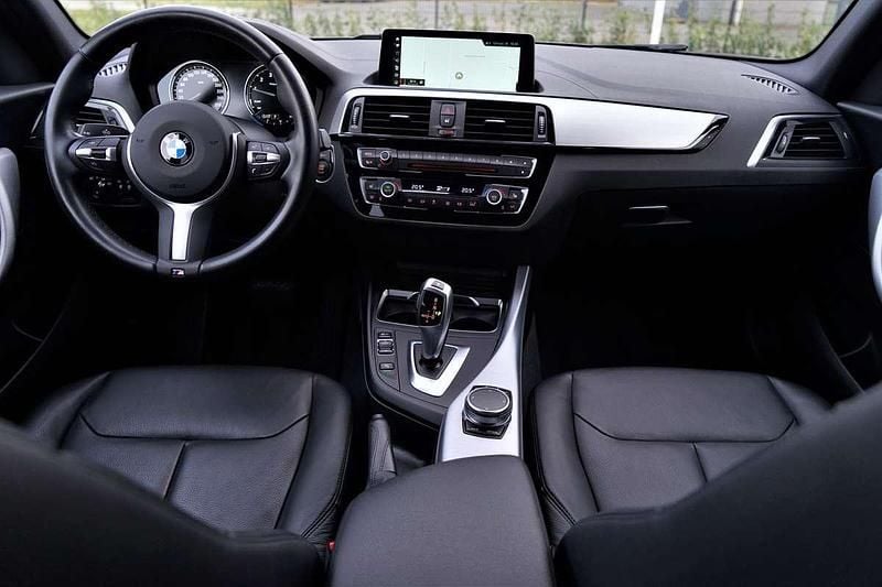 Occasion BMW 118 Executive 136 PK (100 kW) 2018 Zwart (metallic) Hatchback