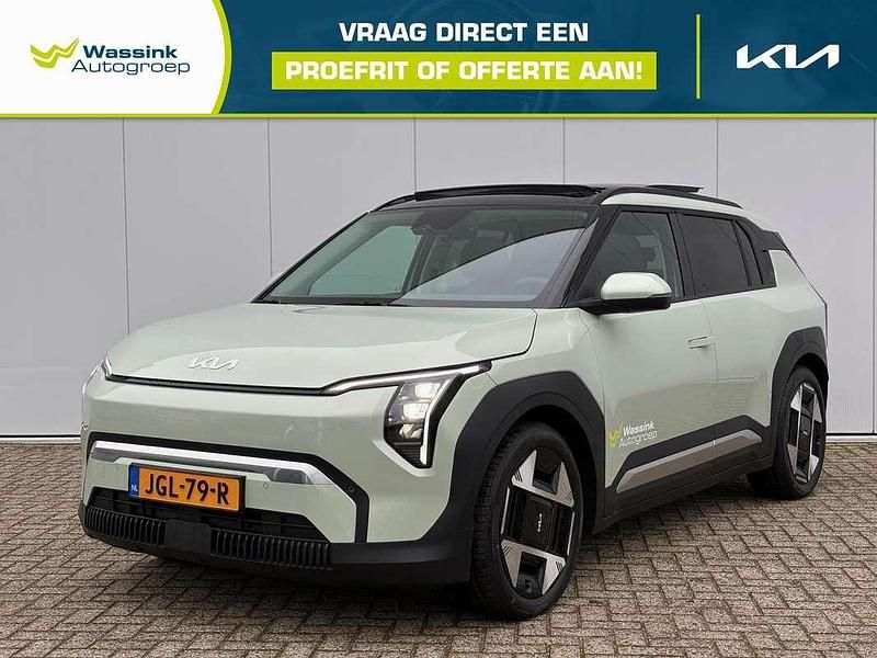 Groen (metallic) Nieuw 2025 Kia EV3 Advance SUV | € 39.940 (Goede deal) - Afbeelding 1/4