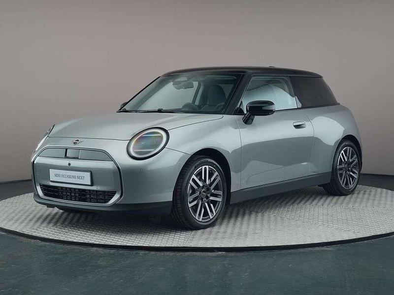 Grijs Nieuw 2024 Mini Cooper Classic Hatchback | € 30.700 (Goede deal) - Afbeelding 1/4