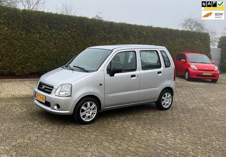 Grijs (metallic) Occasion 2006 Suzuki Wagon R+ MPV | € 1.499 (Eerlijke prijs) - Afbeelding 1/4