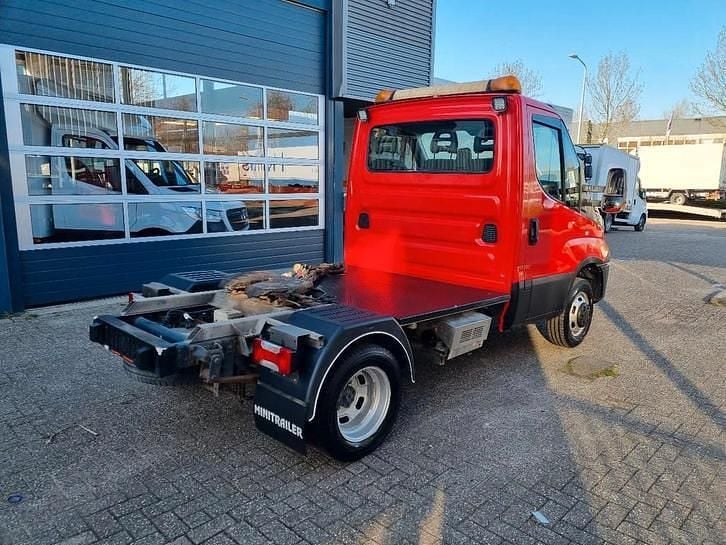 Occasion Iveco Daily 204 PK (150 kW) 2015 Rood Van