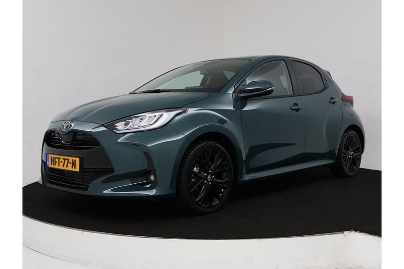 Groen Gebruikt 2025 Toyota Yaris Hybrid Comfort Hatchback | € 30.945 - Afbeelding 1/1