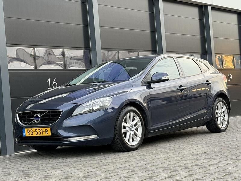 Blauw Gebruikt 2013 Volvo V40 Hatchback | € 4.950 (Eerlijke prijs) - Afbeelding 1/4