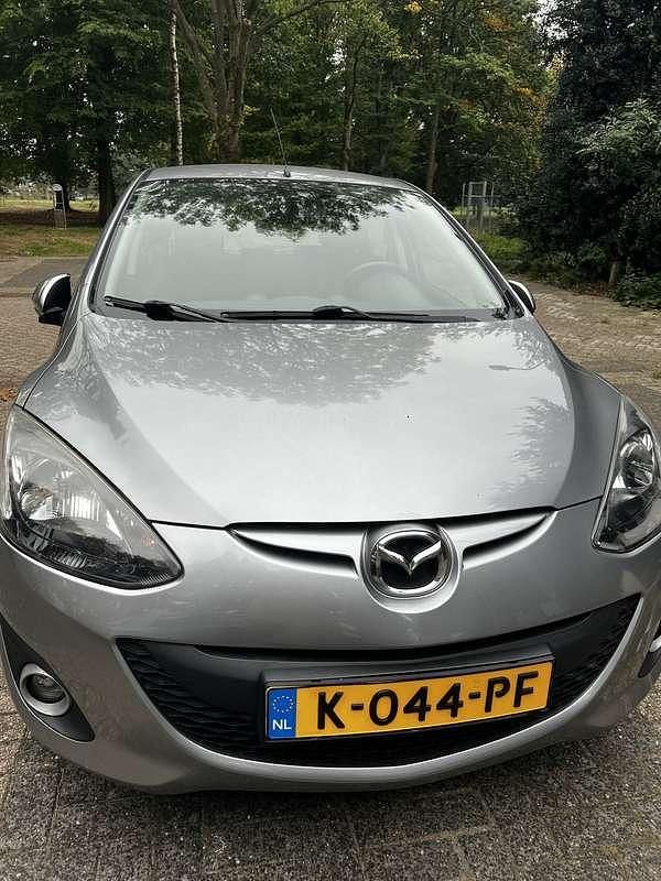 Grijs Occasion 2012 Mazda 2 Hatchback | € 5.250 (Eerlijke prijs) - Afbeelding 1/4